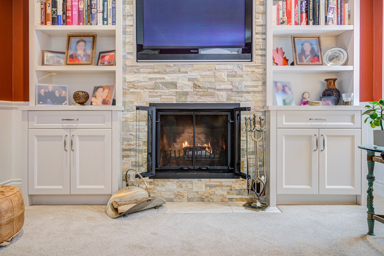 1296 Mapleridge Cres