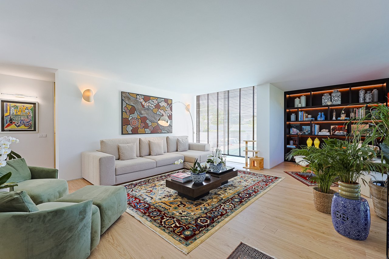 “The Green Villa” – Elegant Luxury Villa with Pool in Carnaxide, Oeiras