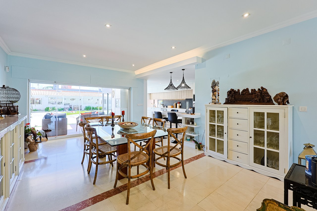 Exclusive 4,000 m² Estate in Azeitão with Tennis Court, Spa & Approved Development Project