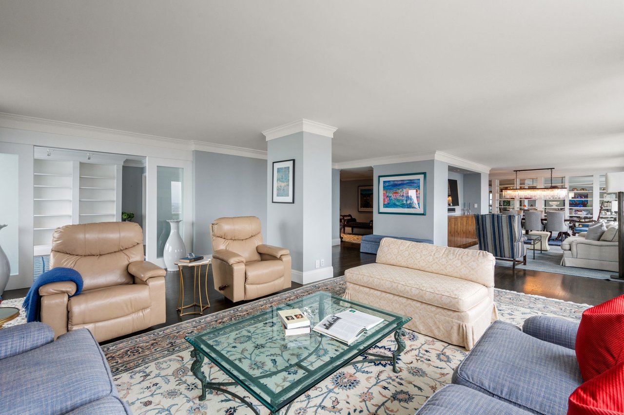 Highly Renovated Harbor Towers Residence