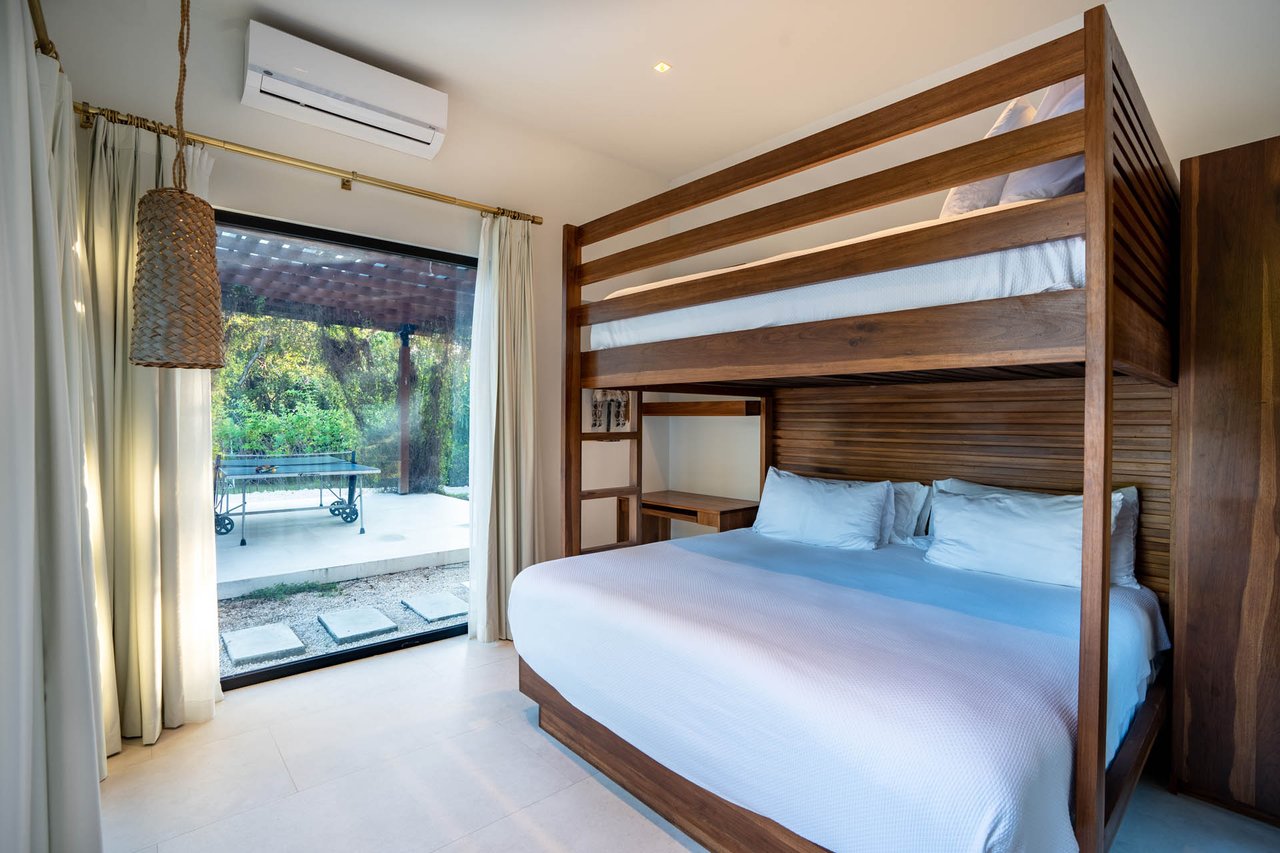 Villa Solana: Modern Luxury Steps from Playa Mansita in Hacienda Pinilla