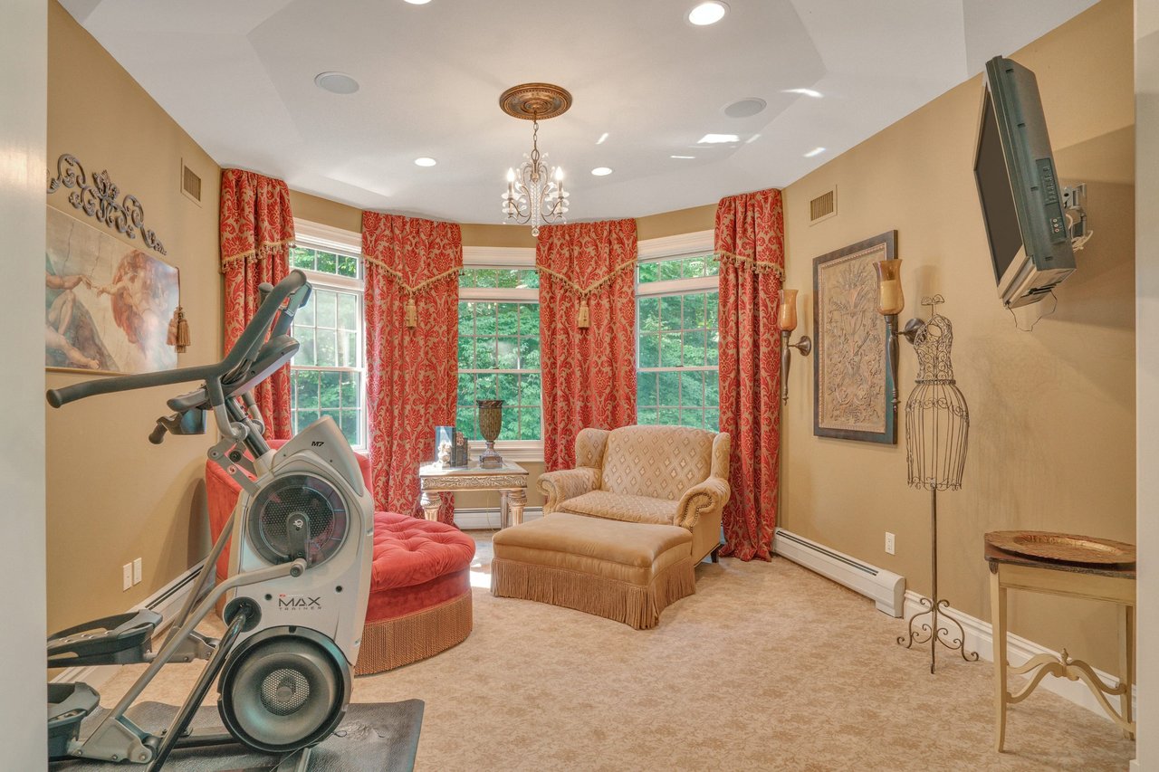 8 Glenbrook Drive