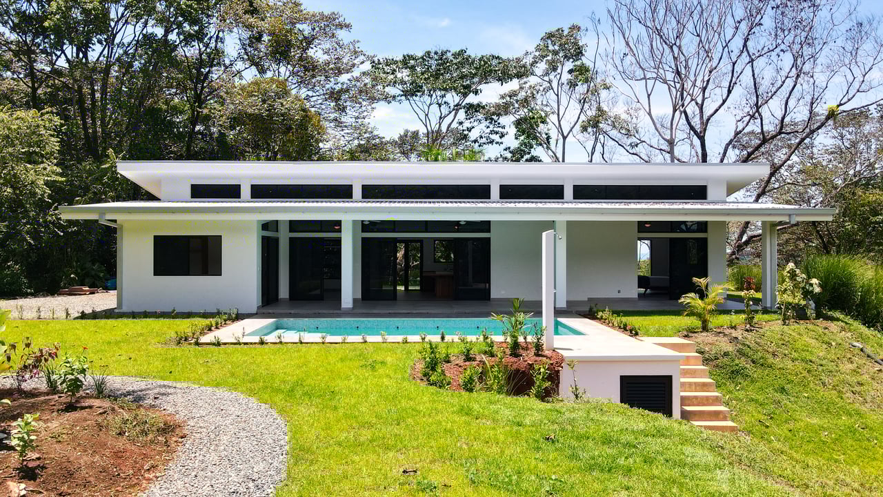 Exquisite Modern Retreat with Ocean and Mountain Views in Ojochal, Costa Rica
