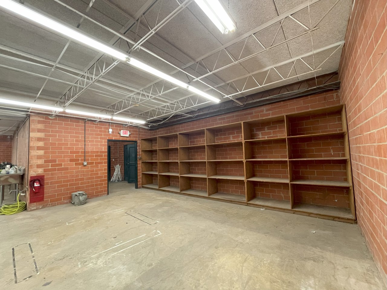 1202 N Flores | For Lease