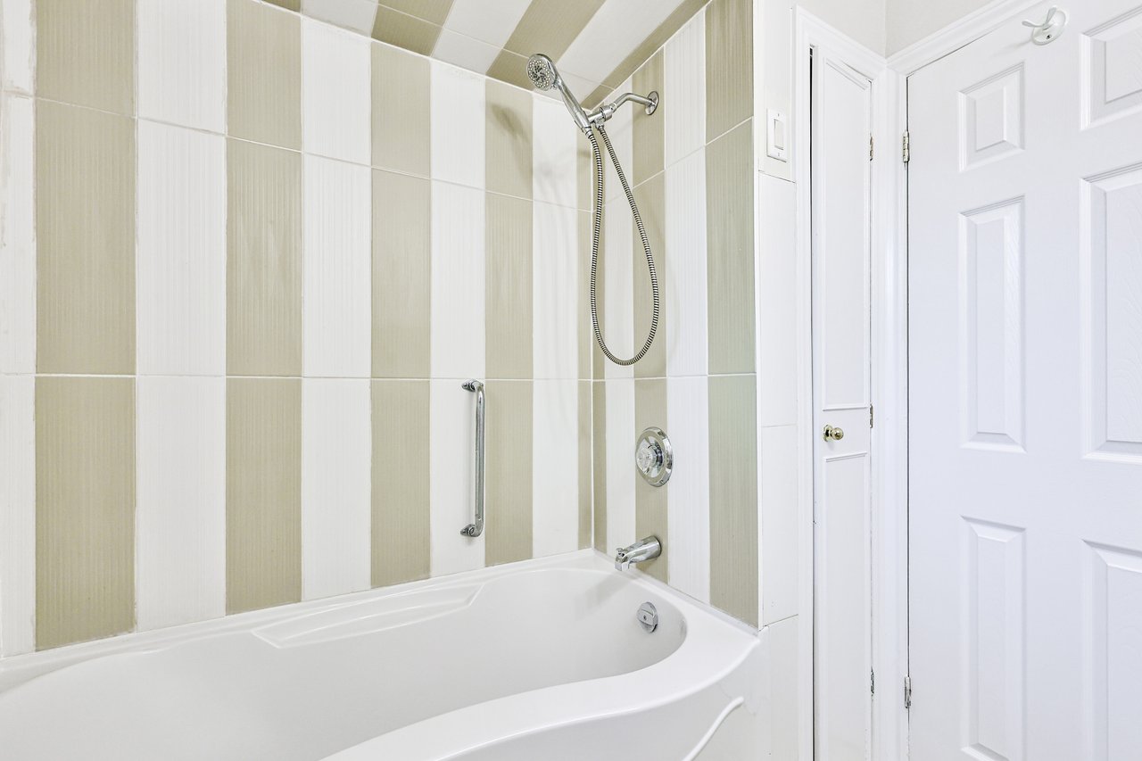 2063 Hixon Street, Oakville