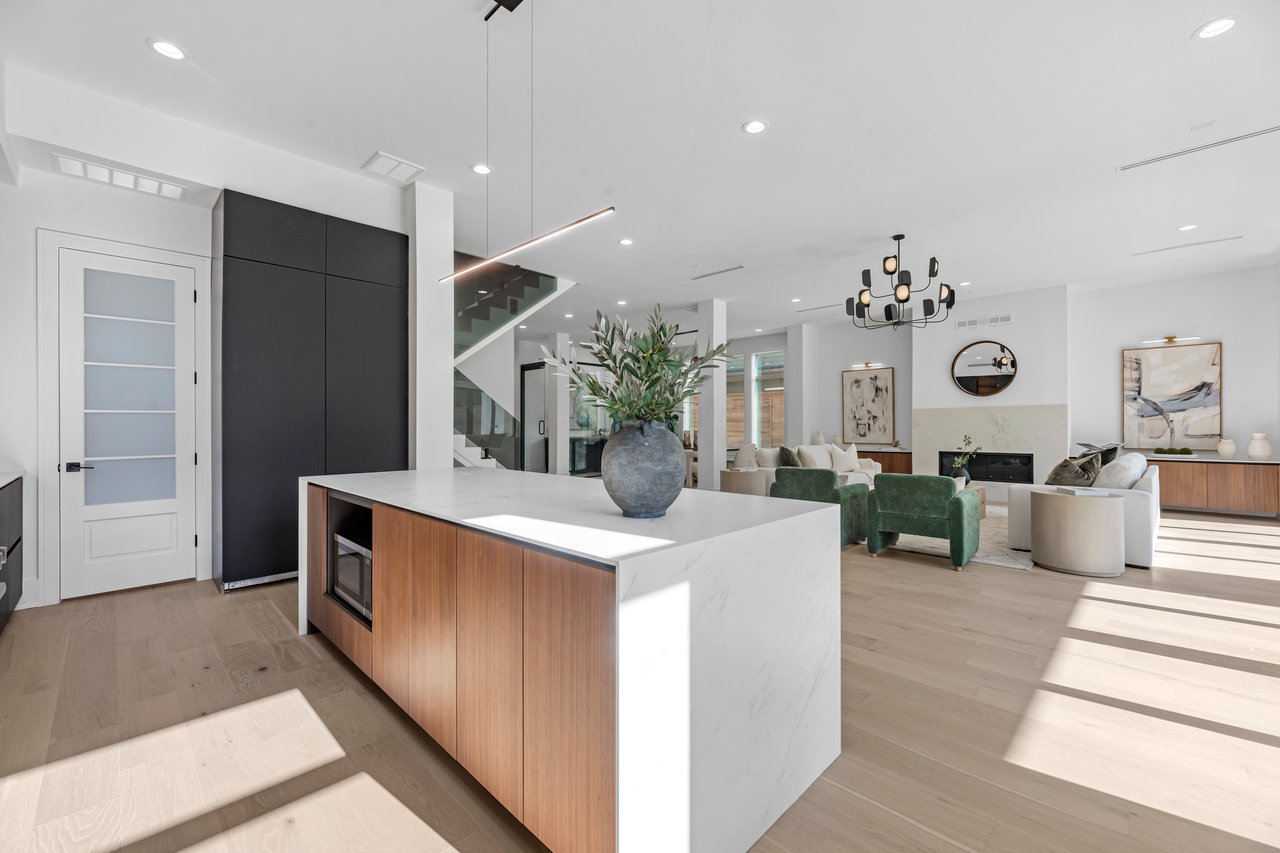 963 West 41st Street