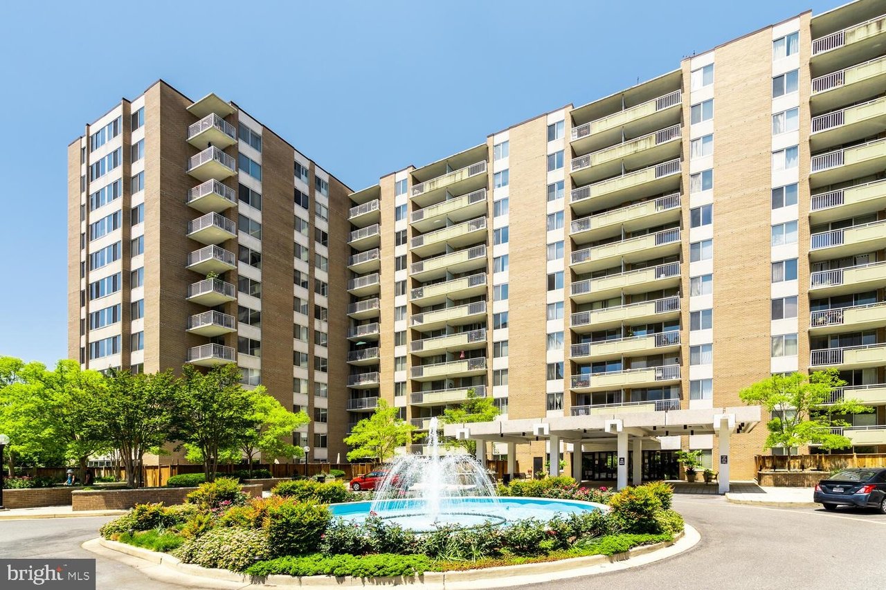 3001 Veazey Ter NW #304