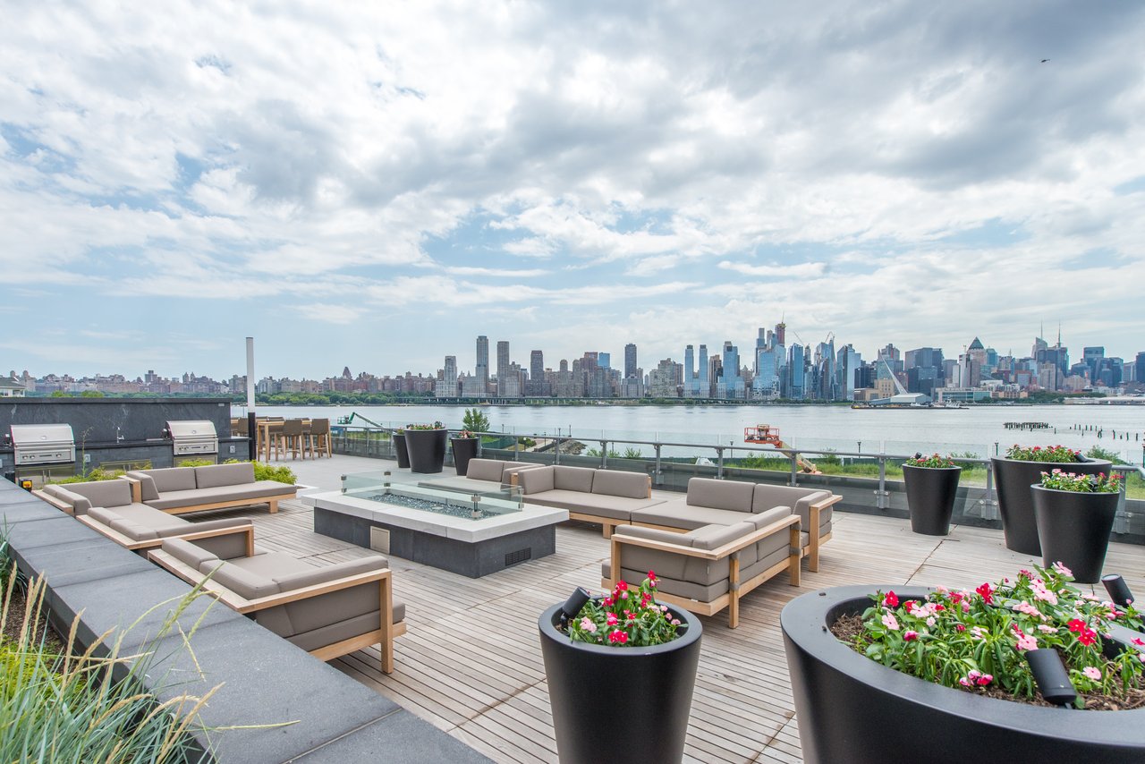Waterfront Penthouse at Nine on the Hudson 
