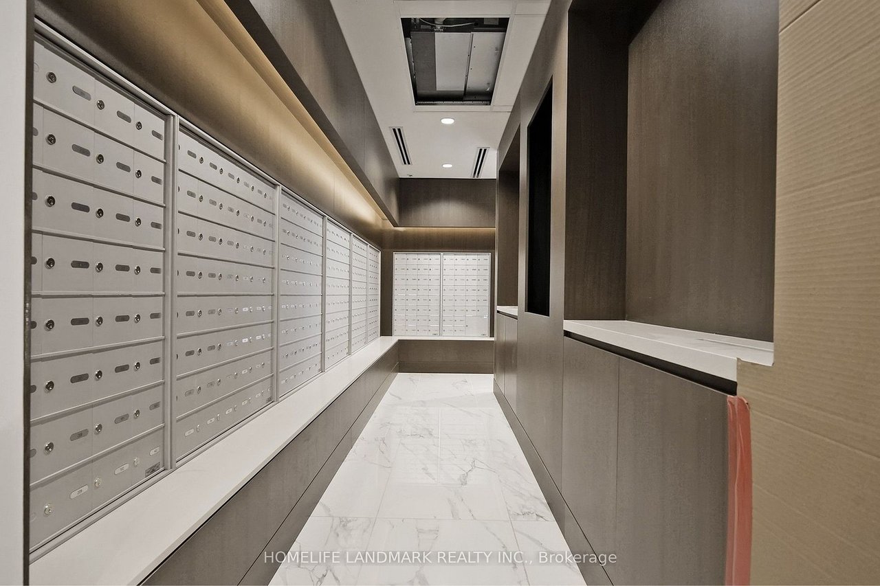 NORTH YORK'S PRESTIGIOUS COMMUNITY PENTHOUSE