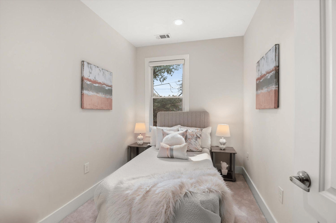 613 Longfellow St NW
