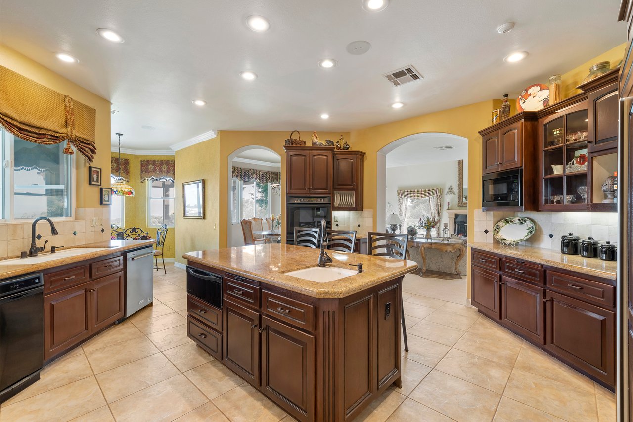 21100 Paseo Montana