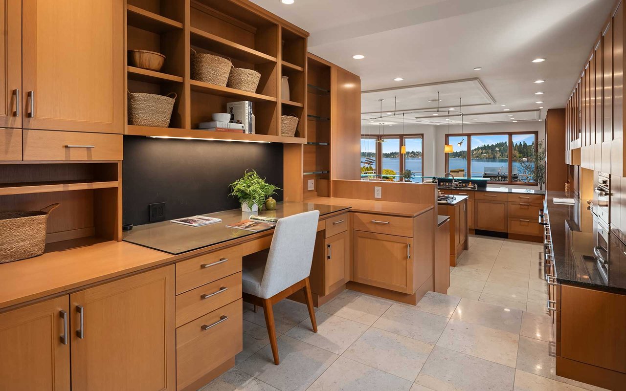 Northwest Contemporary Style on Mercer Island’s Cherished North End