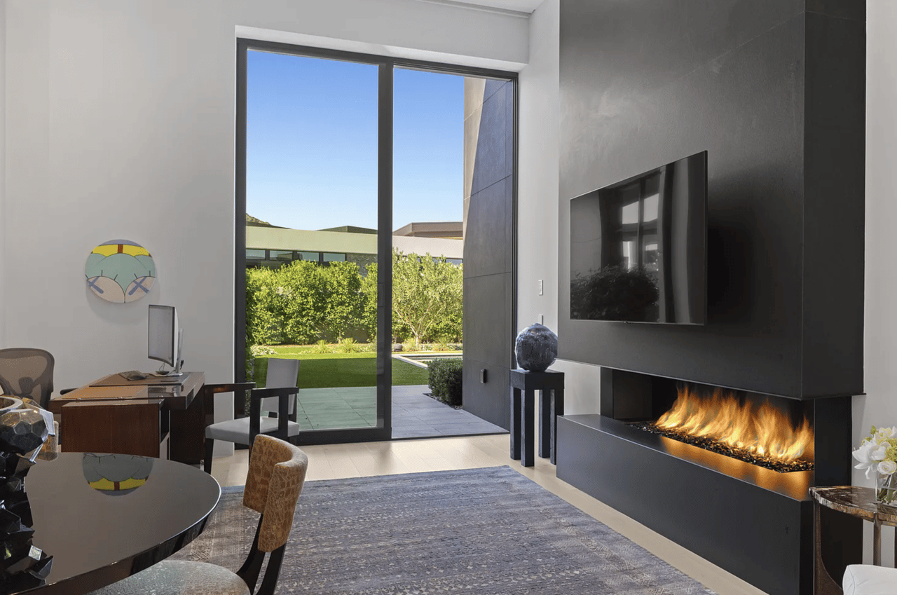 Luxury modern estate with resort like backyard in Paradise Valley Arizona