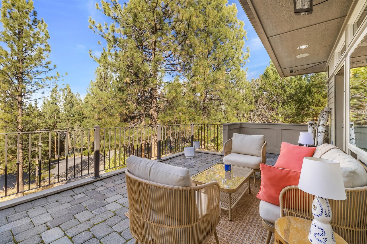 2589 NW Champion Circle