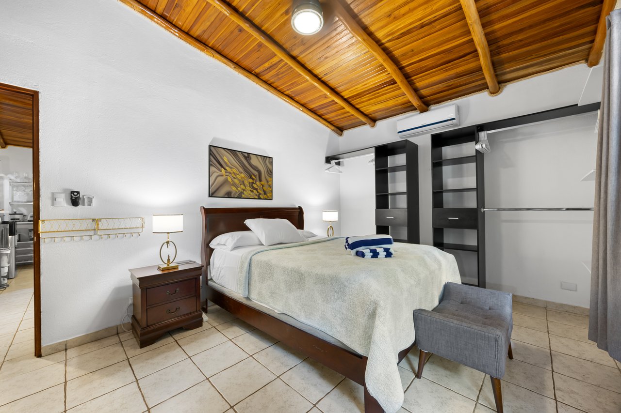 Casa Brillante & Casita Cinco Playas | Modern Home with Guest Casita, Pool & Mountain Views in Huacas