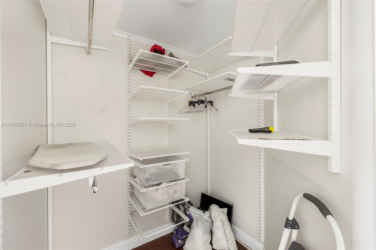 Duo Condominium East, Unit 1604E