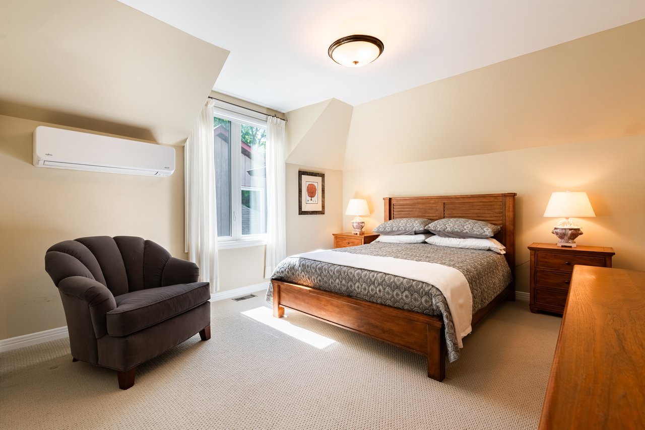 2267 Cedarberry Court, Oakville