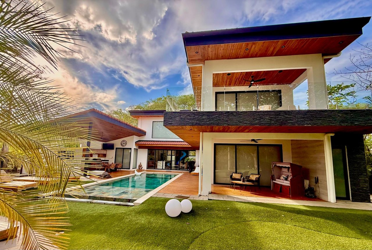 Casa La Ola Perfecta | Luxury 5-Bedroom Home with Pool Near the Beach in Hacienda Pinilla