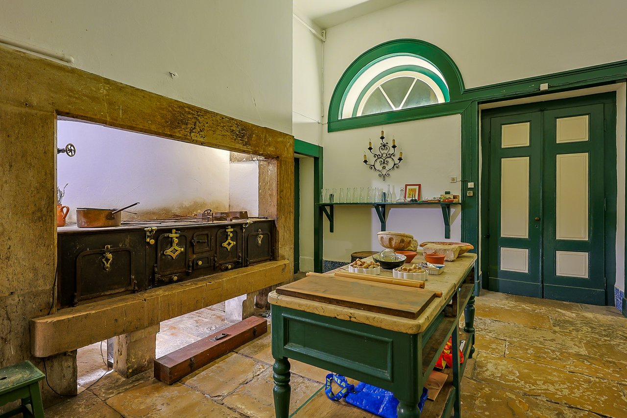 Quinta do Relógio: Historic 19th-Century Waterfront Palacete in Paço de Arcos, Oeiras