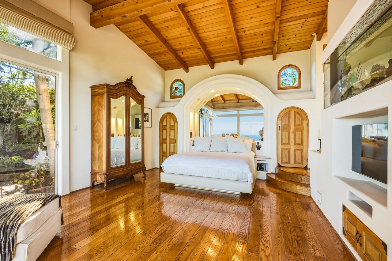 3400 Coast View Dr