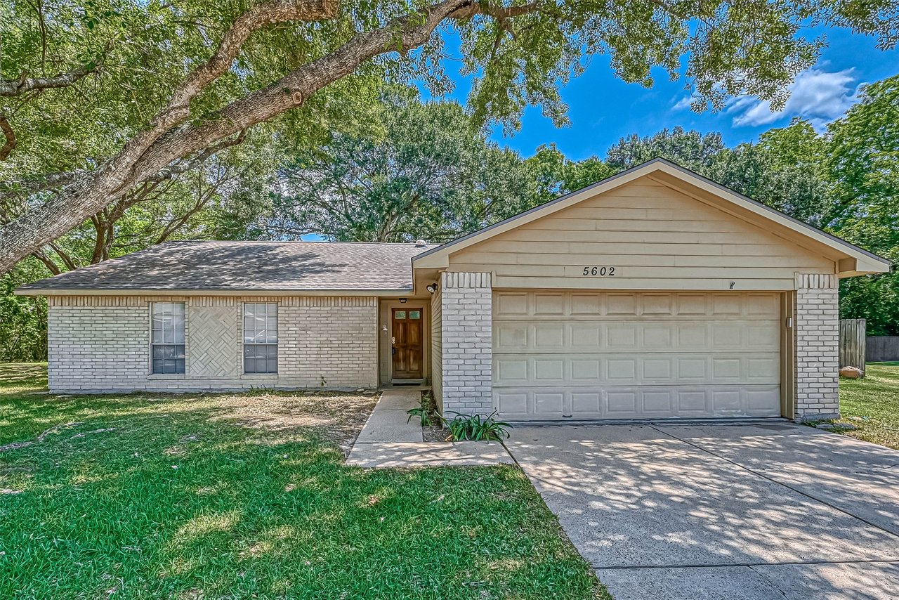 5602 Country Green St