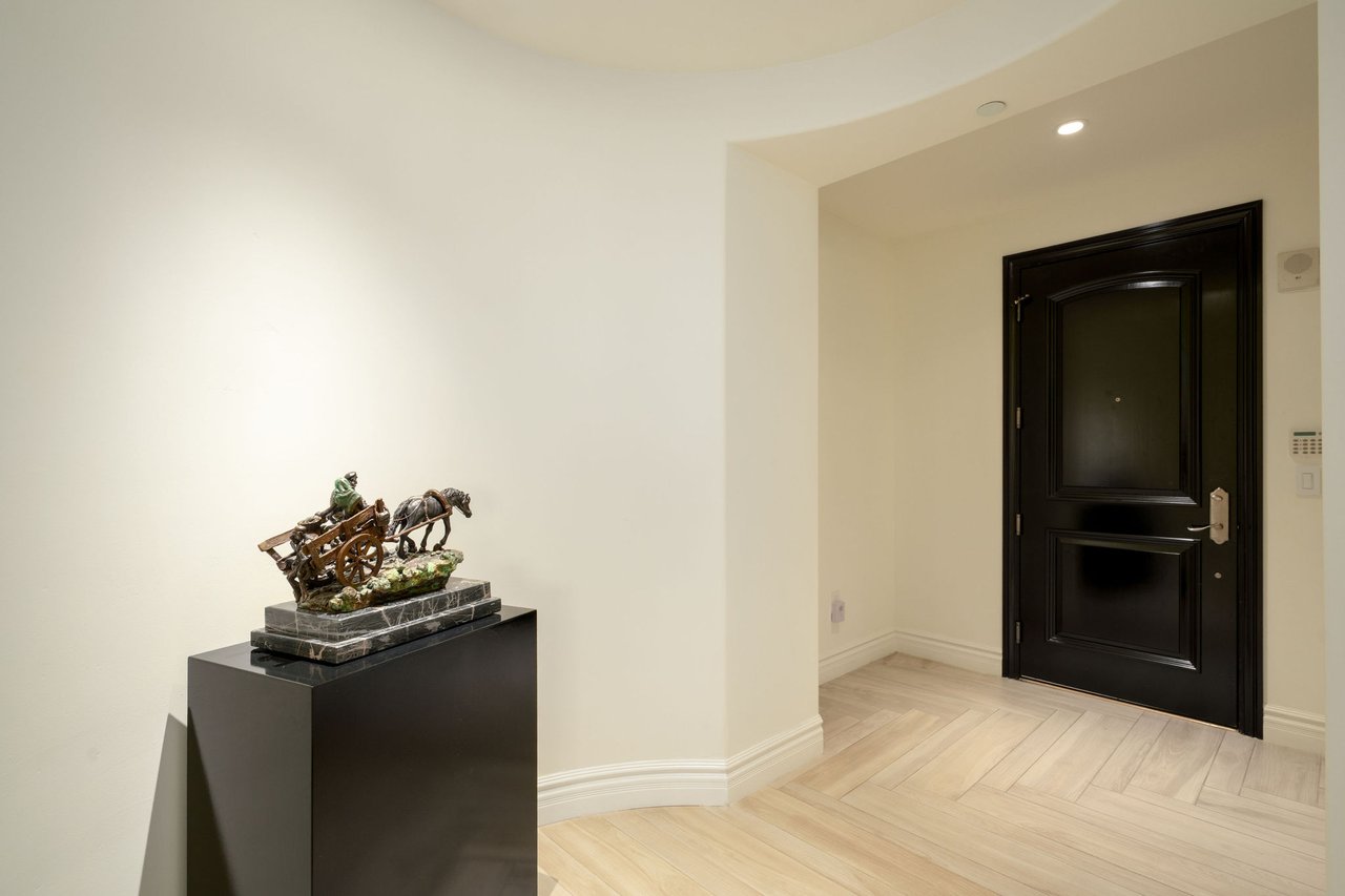7175 E CAMELBACK Road, 301