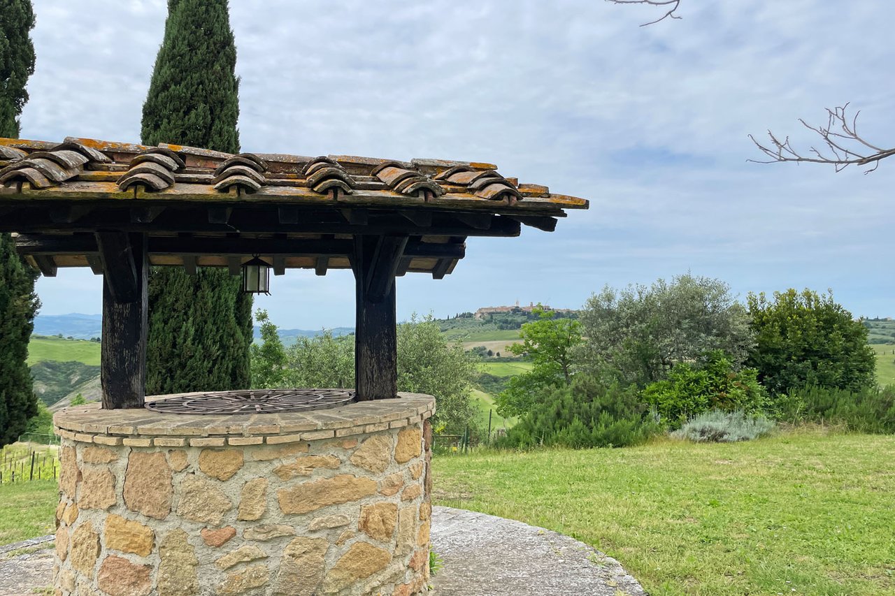 UNA FINESTRA SU PIENZA