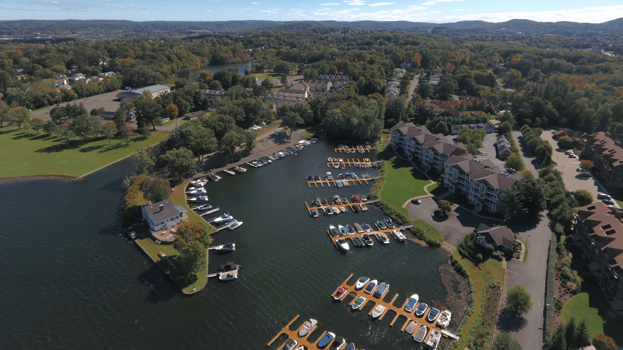 Candlewood Lake, Connecticut: A Summer Guide to Boating, Recreation and Lake Living
