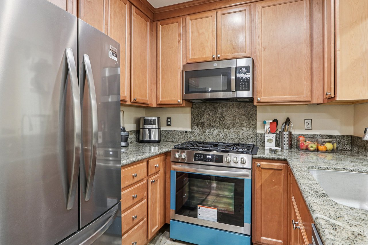 24111 Del Monte Dr, Valencia, CA 91355