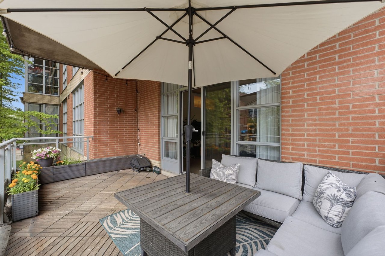 19 Brant St 204