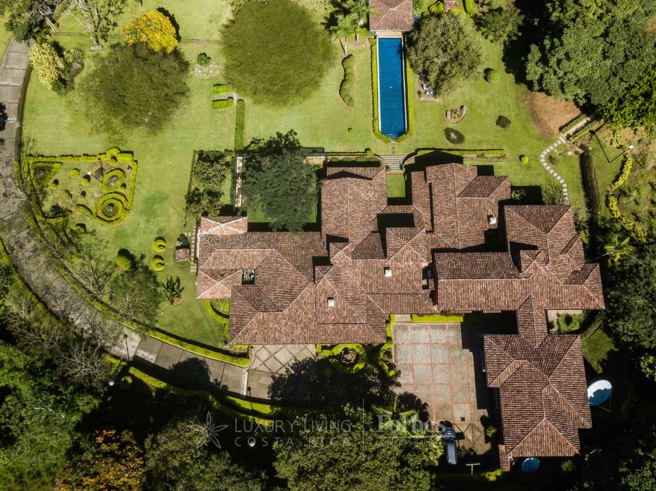 19759 - Architectural Hacienda Style Luxury Villa inTranquil Natural Oasis