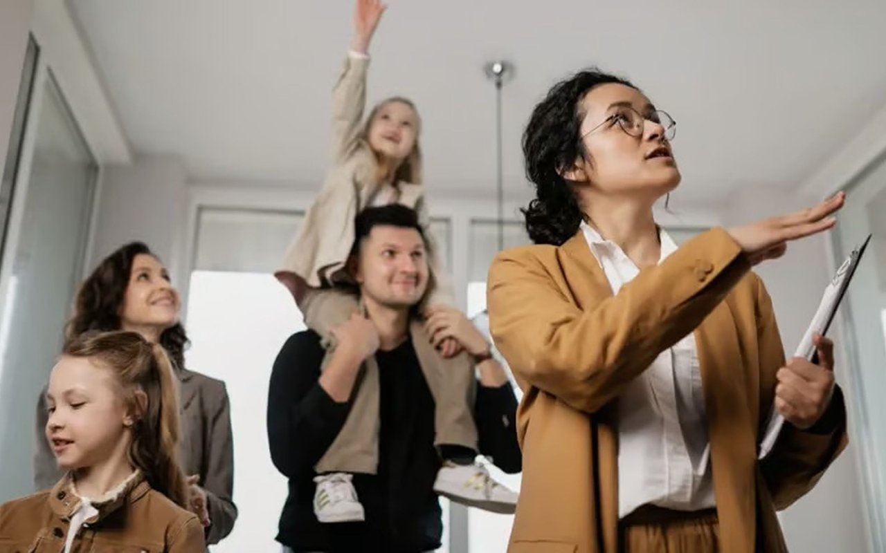 Homesellers With an Agent Earn More Profit, Endure Less Stress