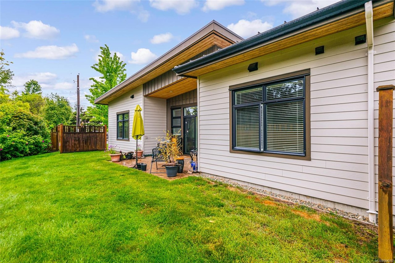 1-220 McVickers St
