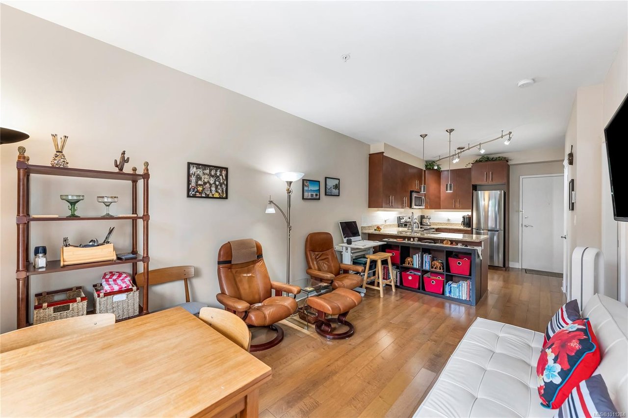 109-21 Conard St
