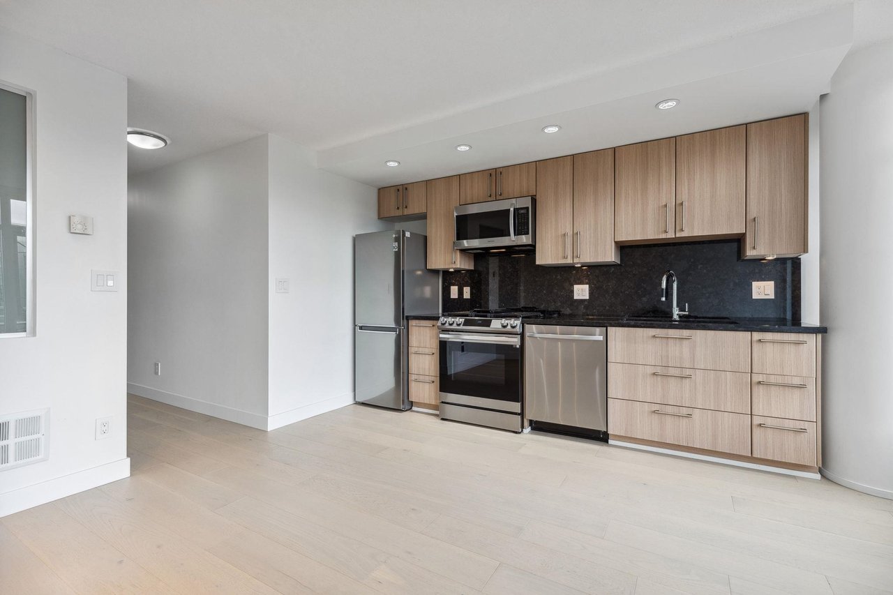 603-168 W 1st Ave