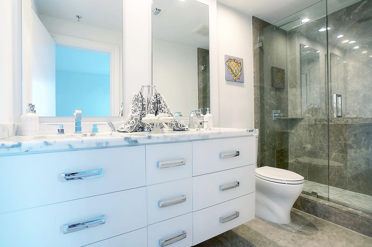1073 Hillsboro Mile, #5N