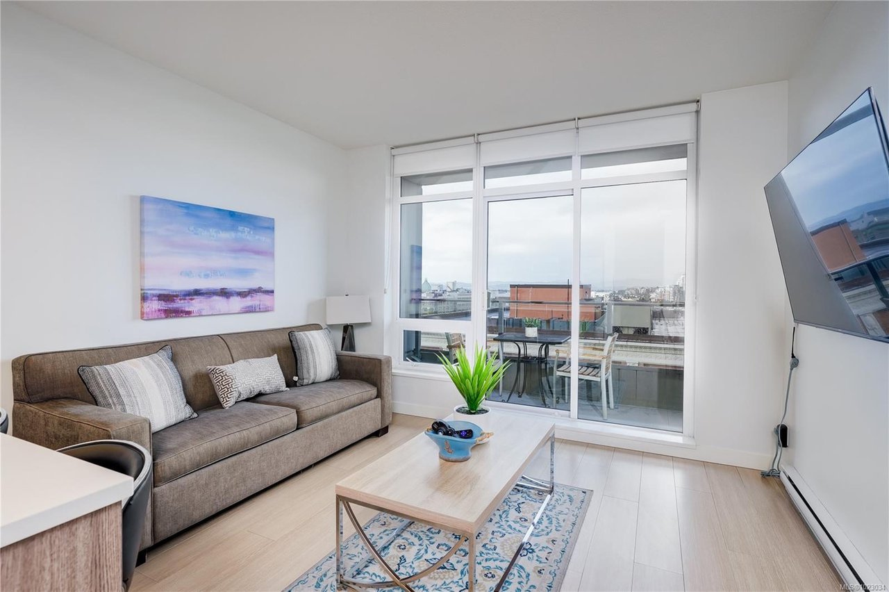 910-728 Yates St, Victoria
