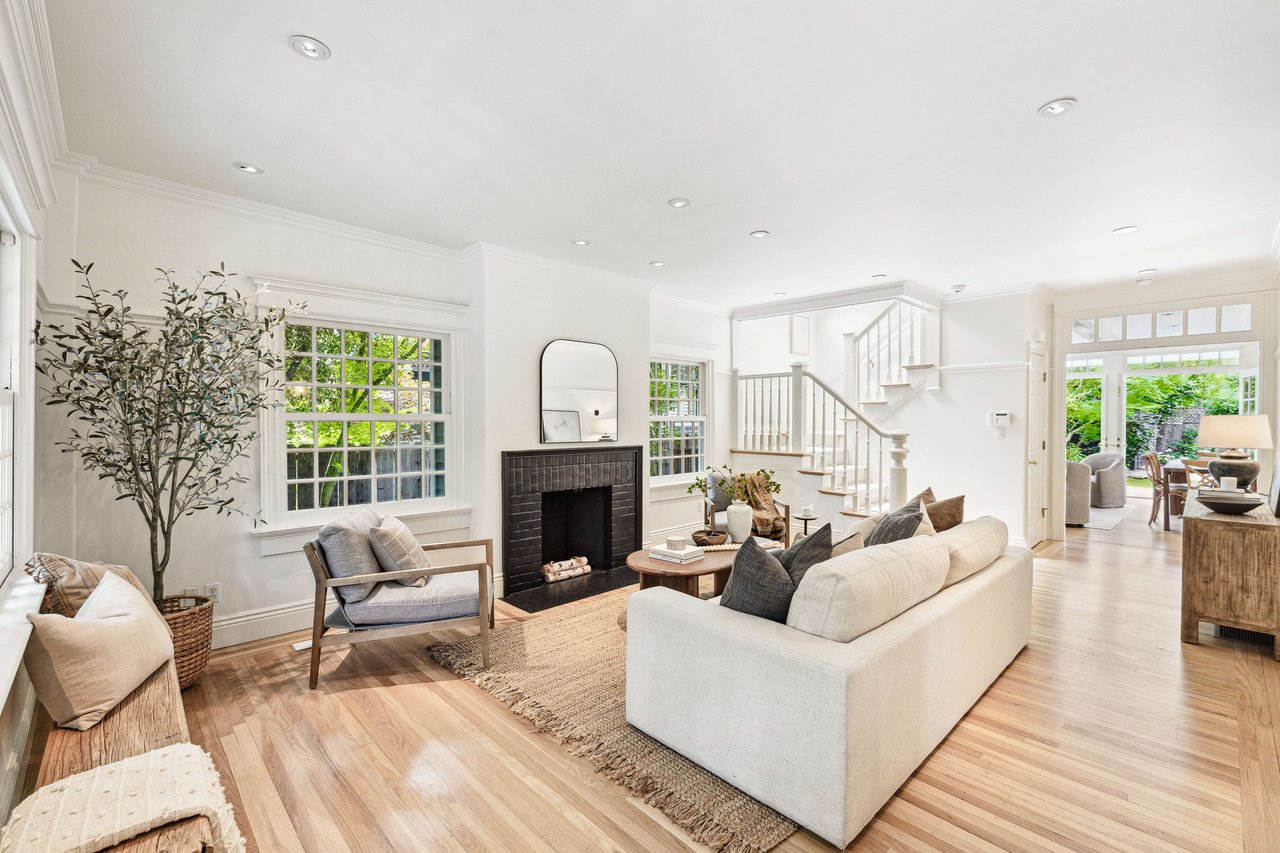 10 Raymond Avenue