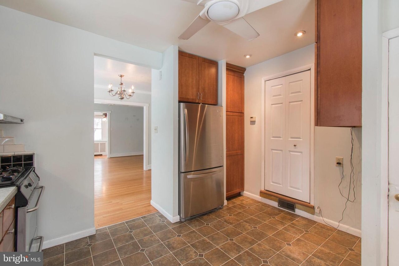 52 WEISS AVE
