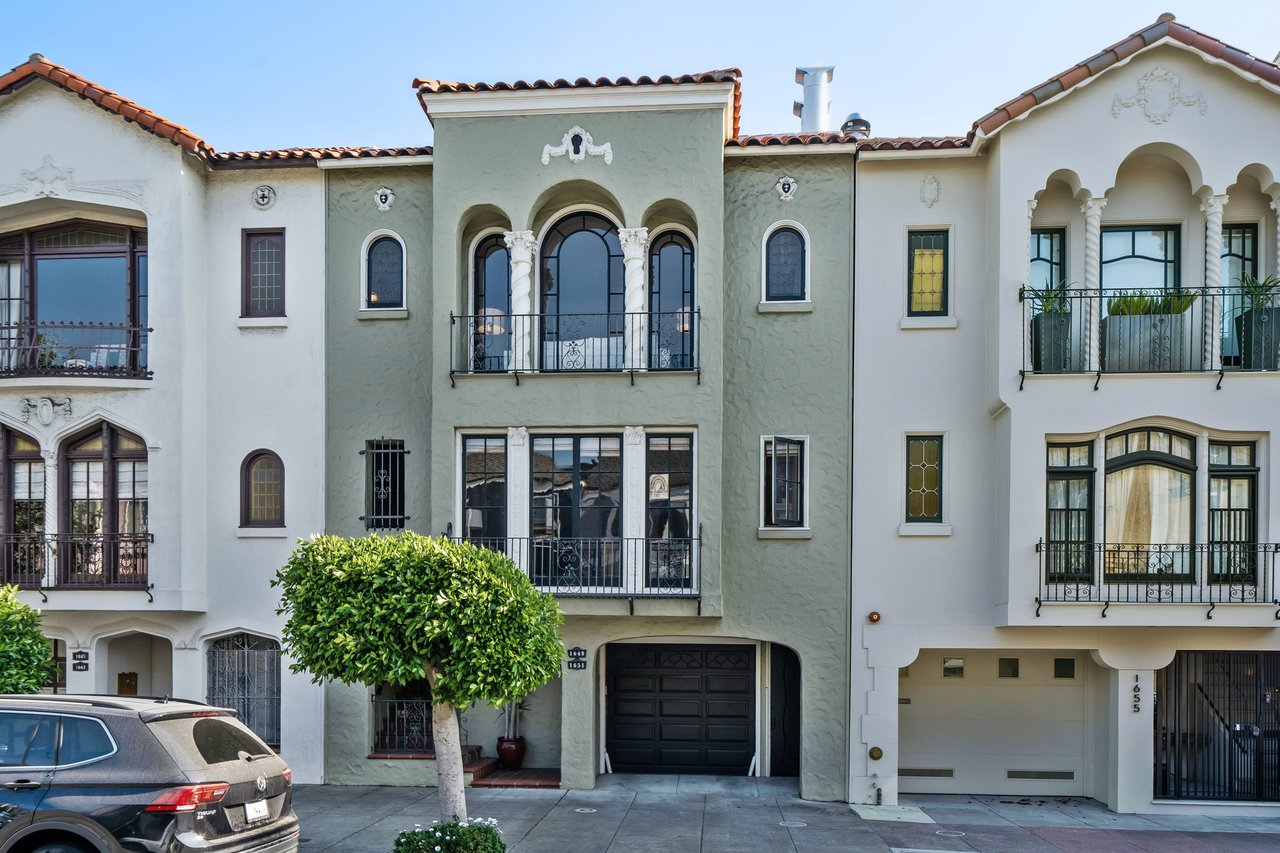 EXCEPTIONAL MARINA HOME