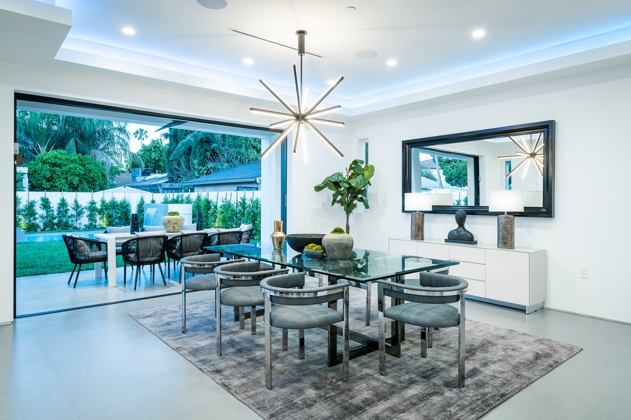 Stunning Modern Smart Home in Sherman Oaks