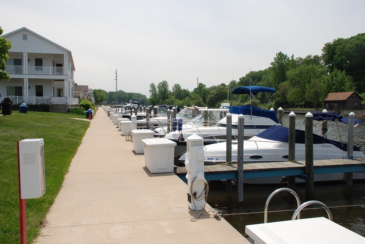Island Pointe Marina
