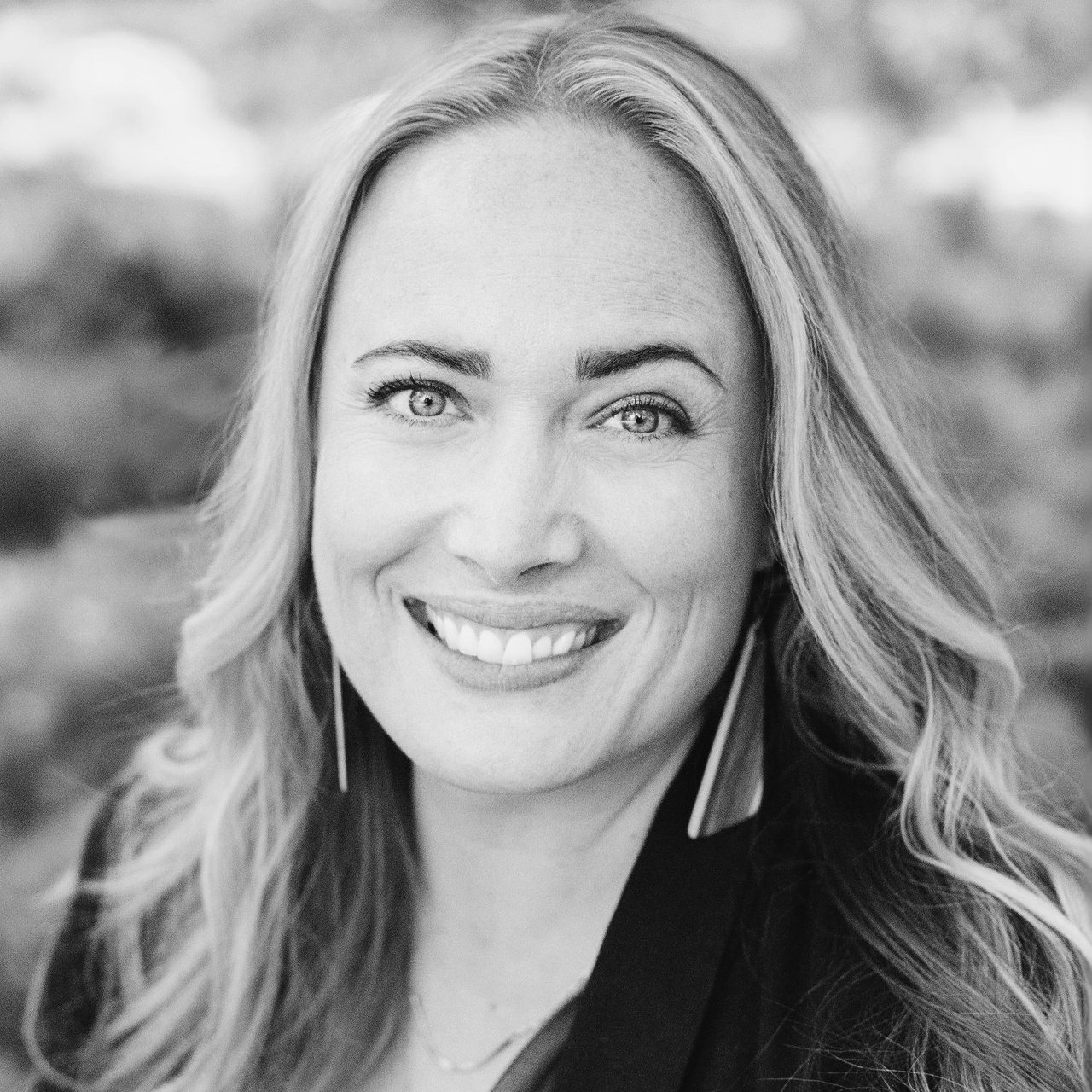 Sydna Mariani Santa Fe, NM Real Estate Agent Headshot