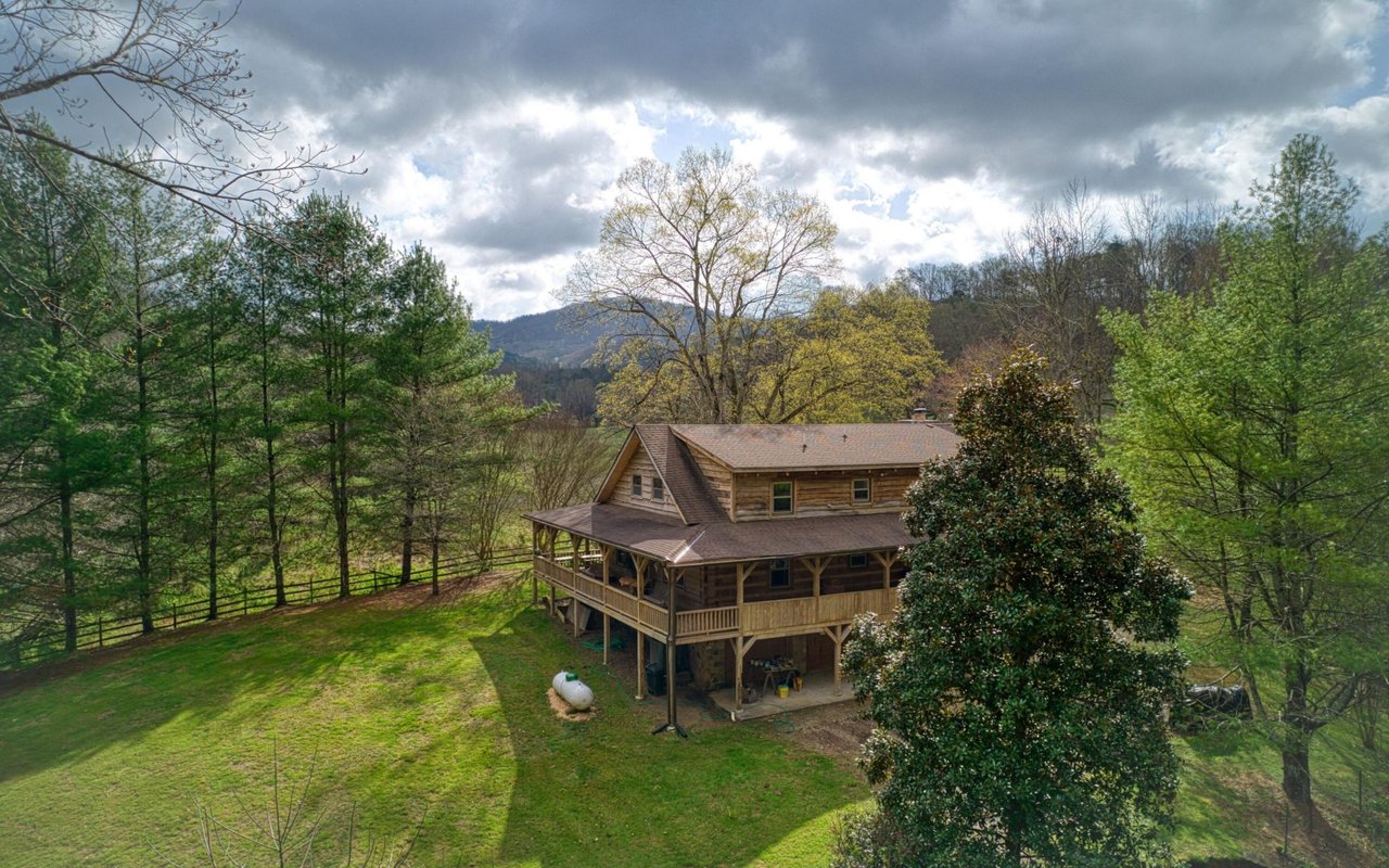 Wallace Luxury Spotlight | 3531 Laws Chapel Road Maryville, TN 37803