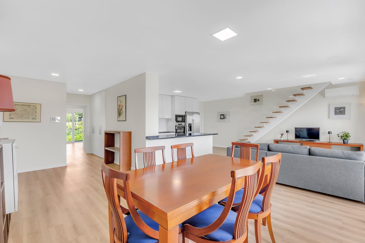Bright Coastal Apartment with Large Terrace Just Steps from the Beach in Figueira da Foz