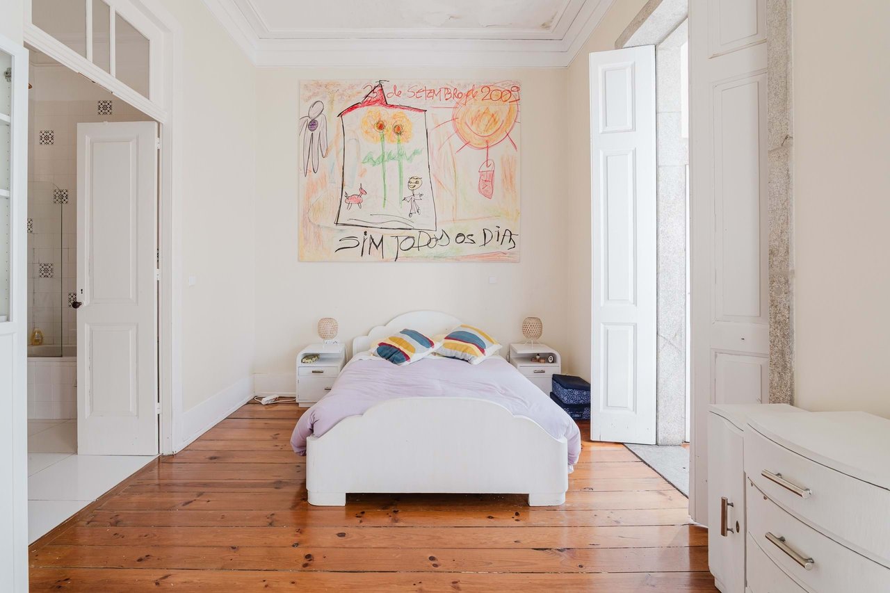 Beautifully Restored Townhouse Property with license for Short-Term rental in Bonfim, Porto