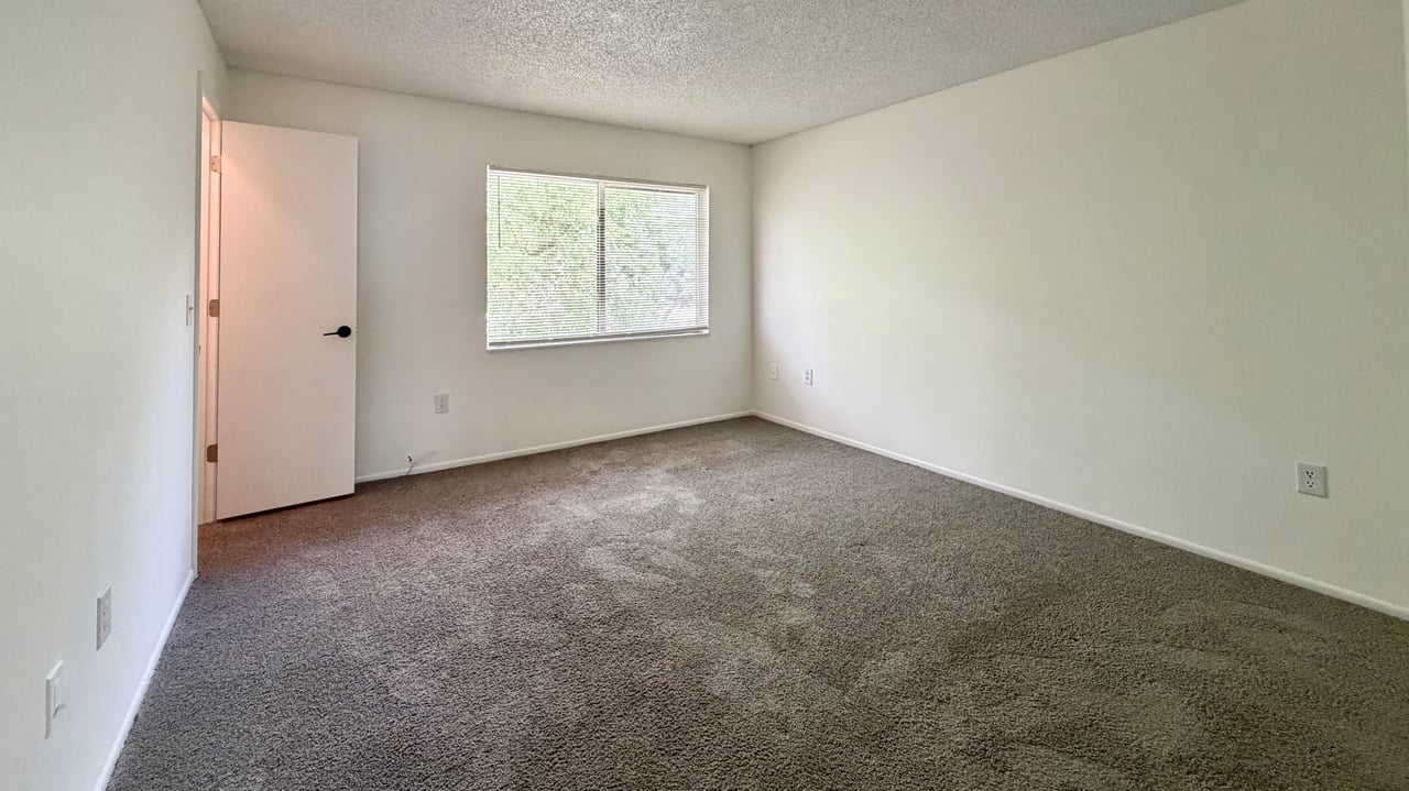Lake Baldwin Area 2-Bedroom Townhouse for Lease