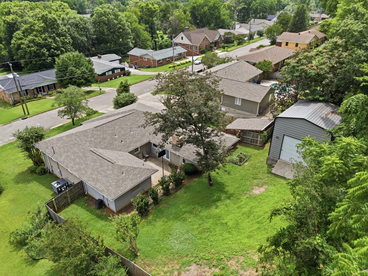 Blossomwood Gem with Detached Building