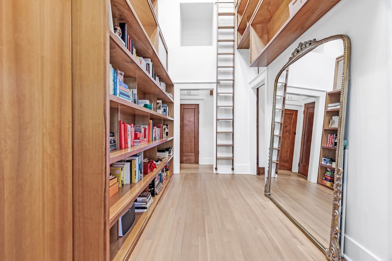 The Clarkesville Manor