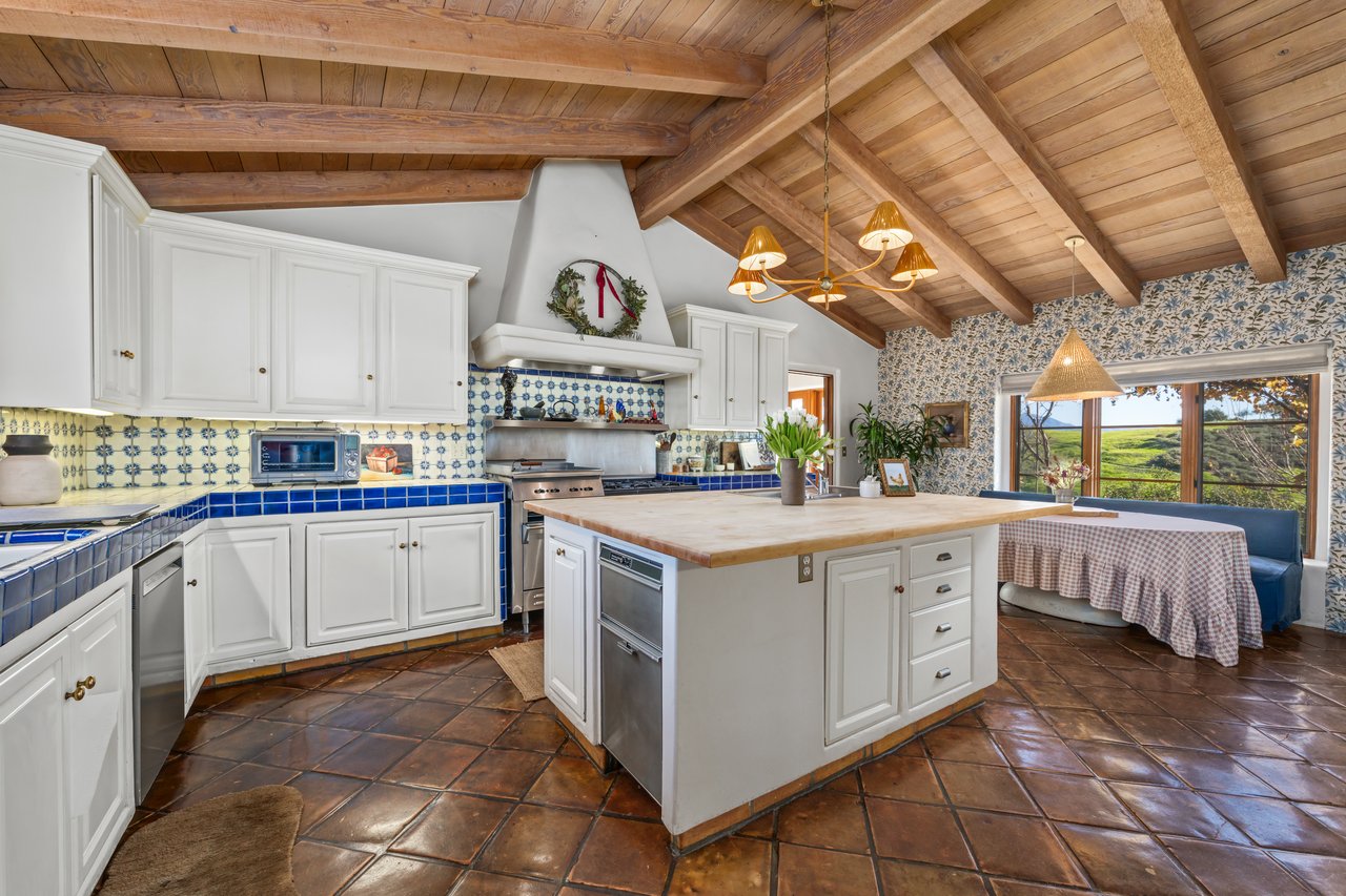 22 Acres of Timeless California Living